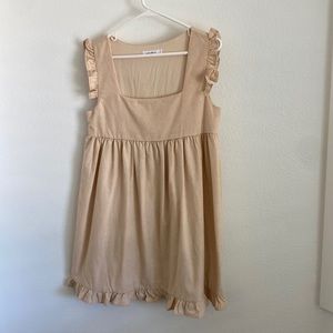 Tan ruffle mini-petal and pup